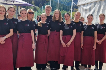 Freiwilliger Einsatz der HLW Schülerinnen und Schüler beim Lions Flohmarkt