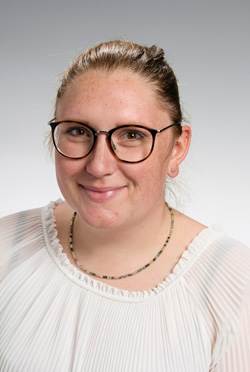 Schlux, Laura